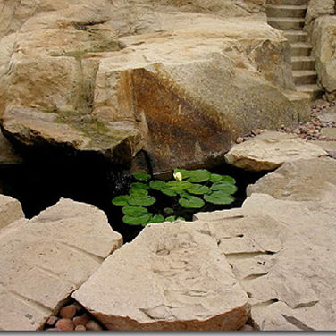 OvCourtyardFountain2