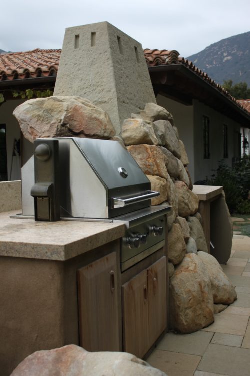 Outdoor-Stone-Boulder-BBQ